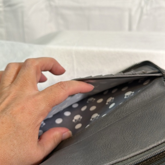 Loungefly Disney Grey Minnie Sequin Bow zip wallet - Picture 5 of 9